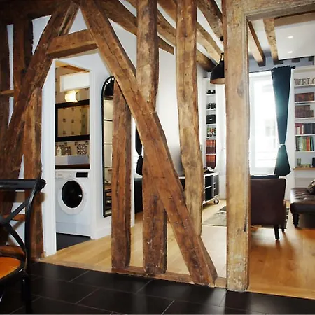 Modern In Saint-germain - 3 Persons